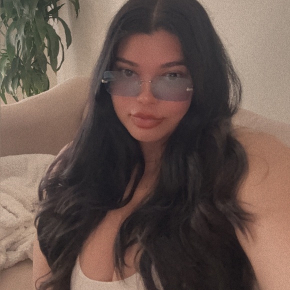 Meet your Posher - Picture 3 of 3